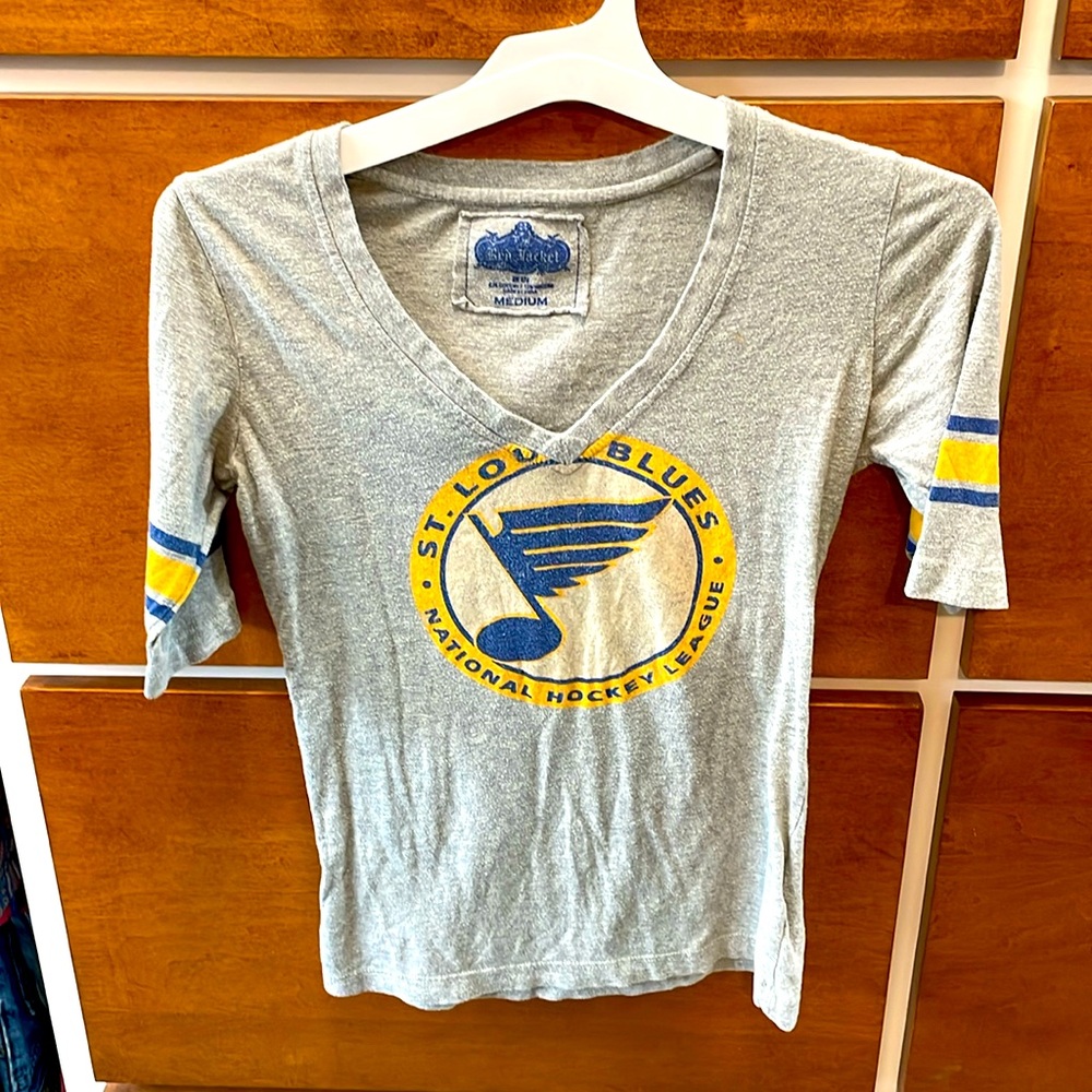 St Louis Blues v neck 1/2 sleeve t shirt. Just in time for the new season! Sz M